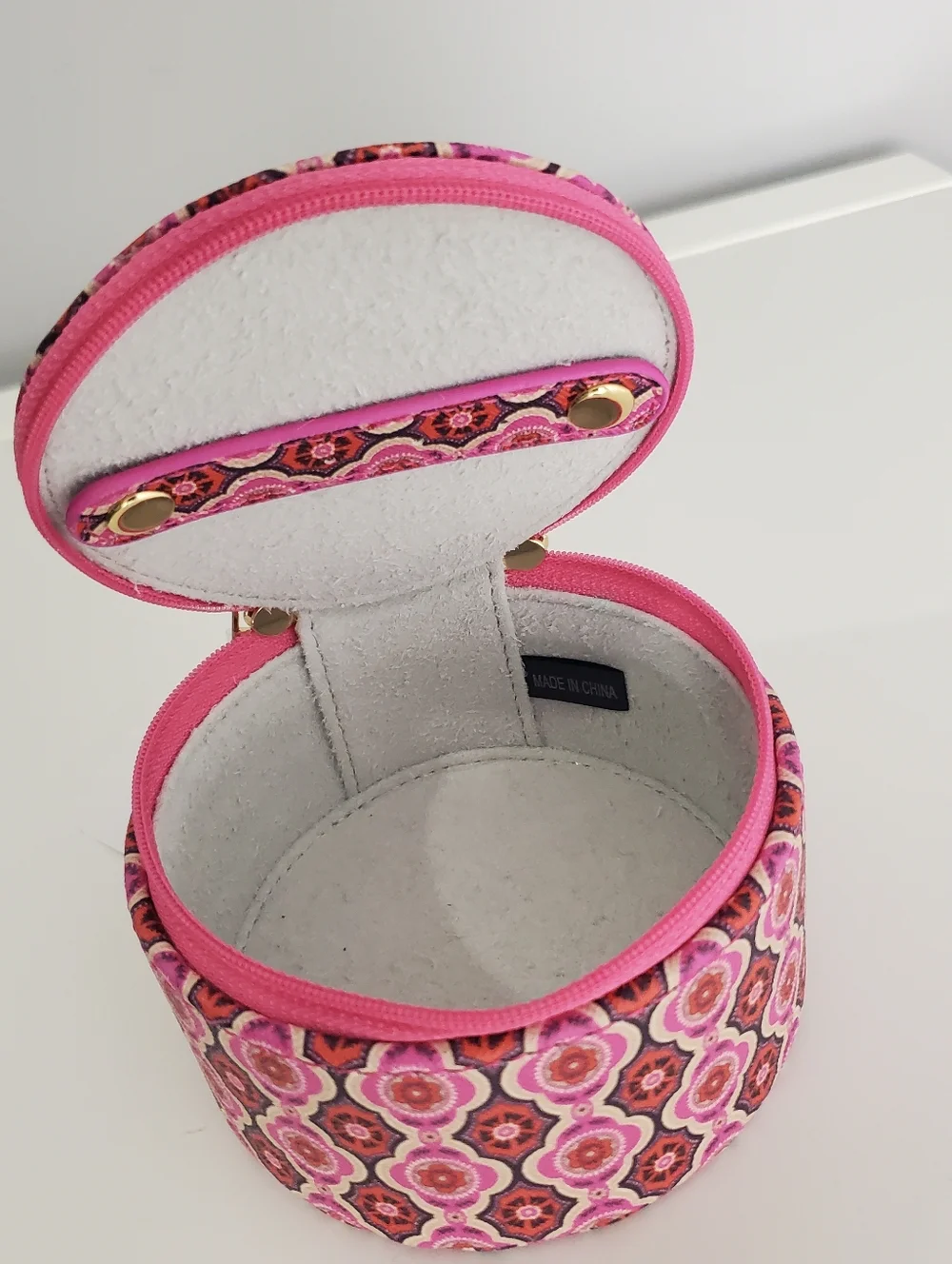 Ann Taylor Round Travel Jewelry Case Pink Pattern Zip Aroud Travel NWT
